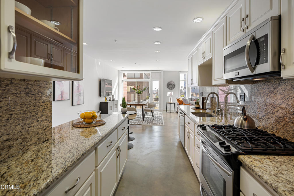 133 South Los Robles Avenue, Unit 501 Pasadena, CA 91101 - Photo 6 of 38 SSR_133SouthLosRobles501_014_FLEXMLS