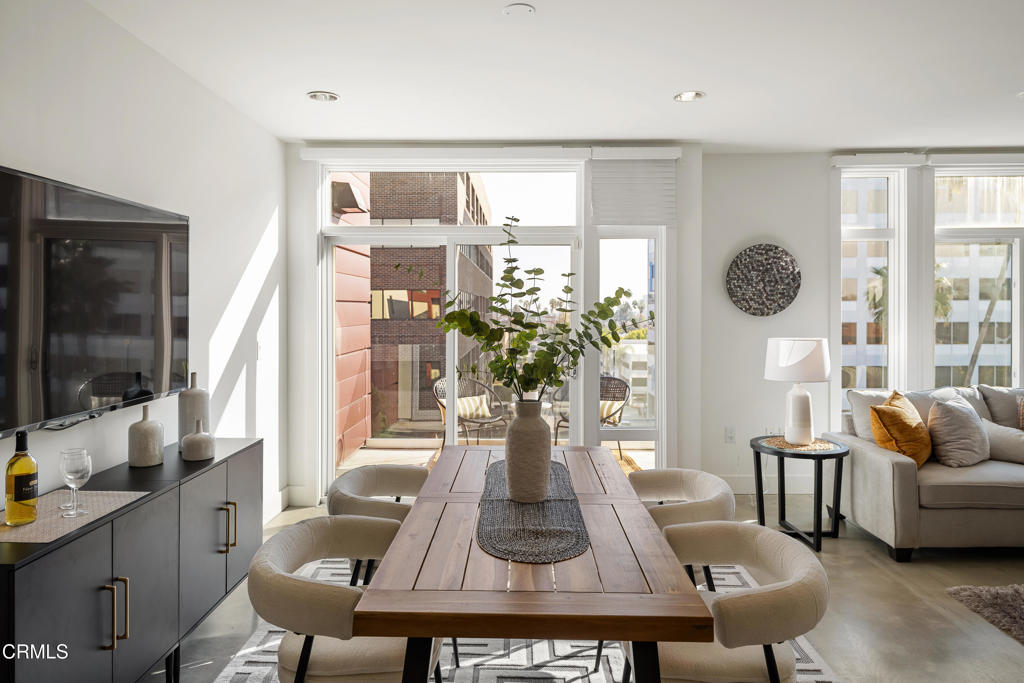 133 South Los Robles Avenue, Unit 501 Pasadena, CA 91101 - Photo 8 of 38 SSR_133SouthLosRobles501_016_FLEXMLS