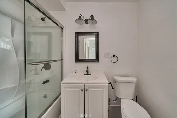 $4,000 | 8734 Ramsgate Avenue, Los Angeles, CA 90045