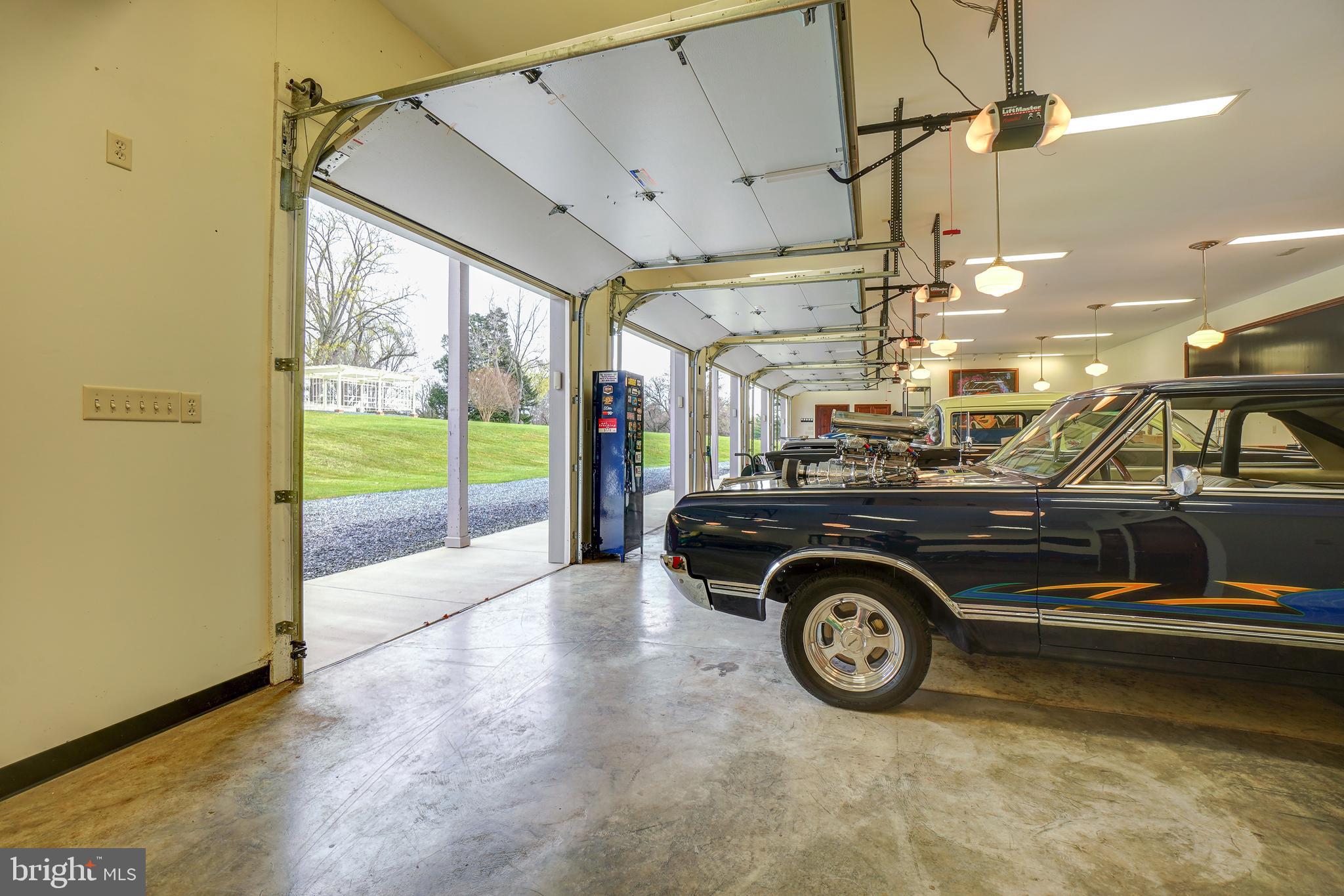 17200 Riffle Ford Road Germantown, MD 20874 - Photo 34 of 97 Interior 8 Car Garage