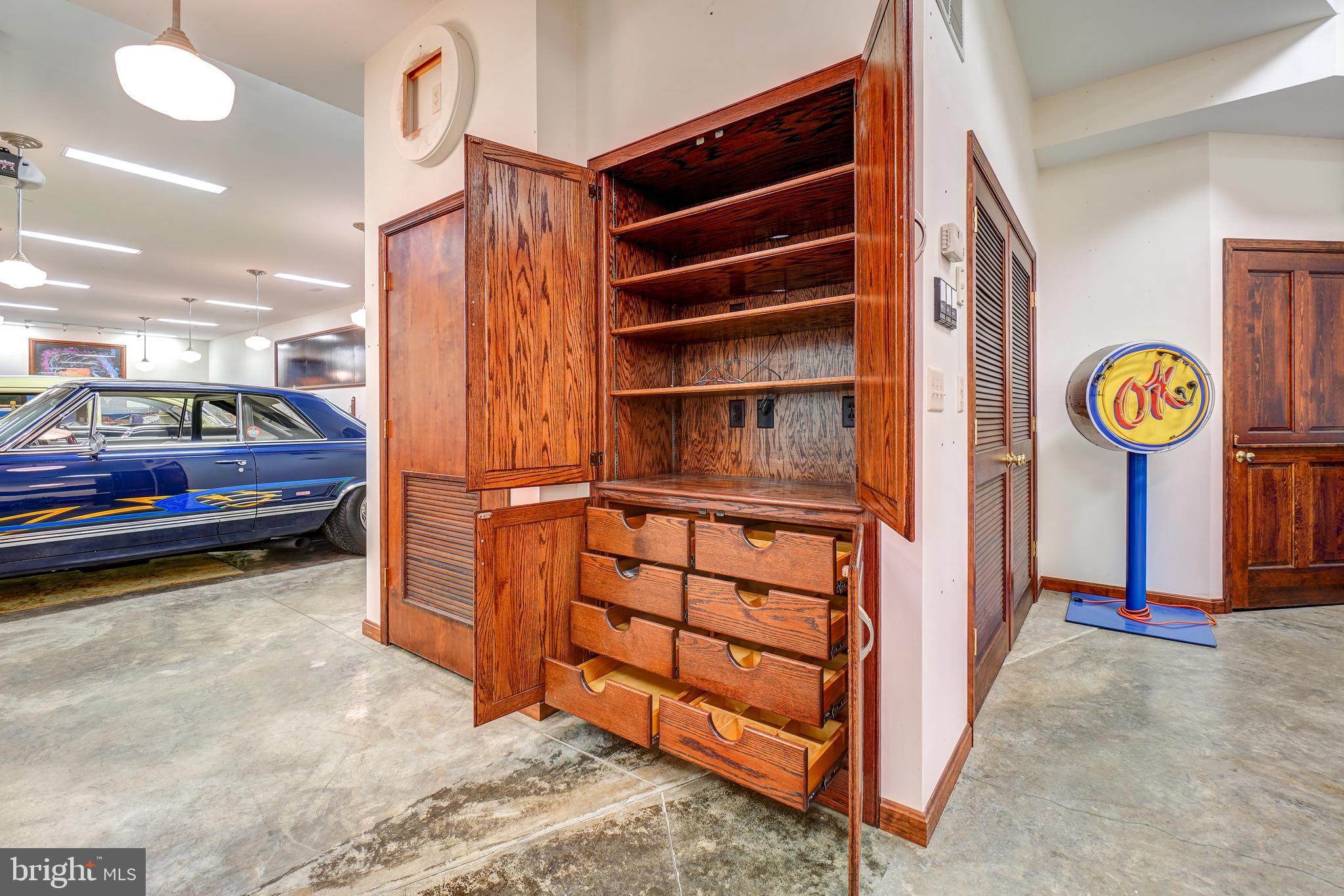 17200 Riffle Ford Road Germantown, MD 20874 - Photo 37 of 97 Interior 8 Car Garage