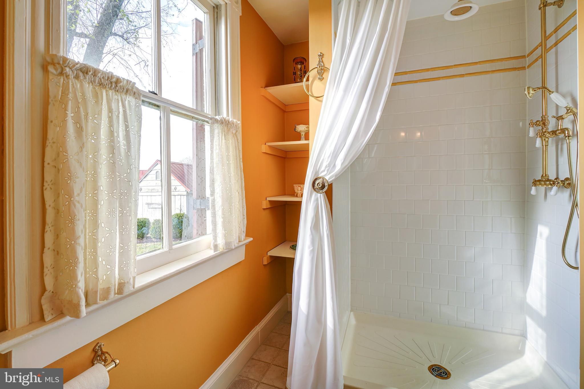 17200 Riffle Ford Road Germantown, MD 20874 - Photo 68 of 97 Main Level Full Bath