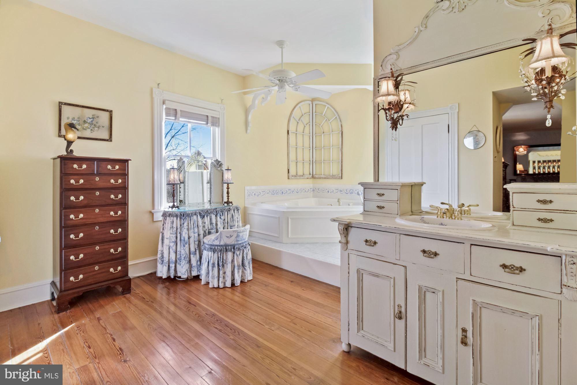 17200 Riffle Ford Road Germantown, MD 20874 - Photo 74 of 97 Primary Bathroom