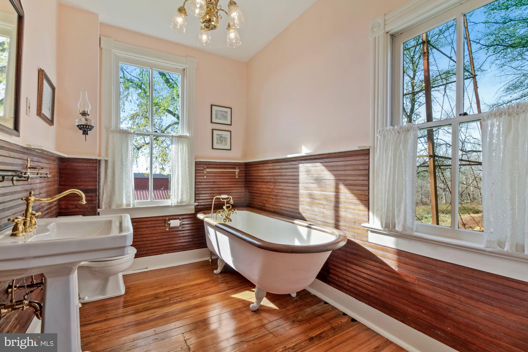 17200 Riffle Ford Road Germantown, MD 20874 - Photo 87 of 97
Upper Level Full Bath