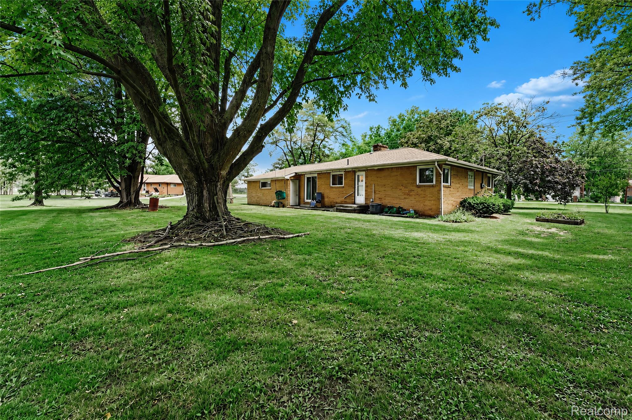 4499 South Linden Road Flint, MI 48507 - Photo 33 of 36 34-034.jpg