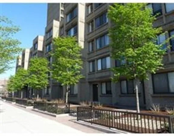 $3,050 | 1731 Beacon Street, Unit 420, Brookline, MA 02445