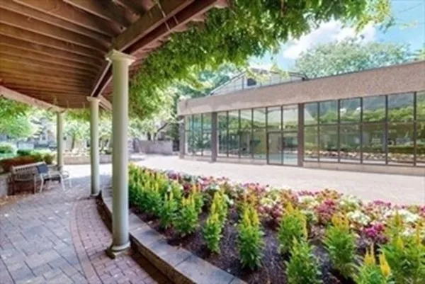 $3,050 | 1731 Beacon Street, Unit 420, Brookline, MA 02445