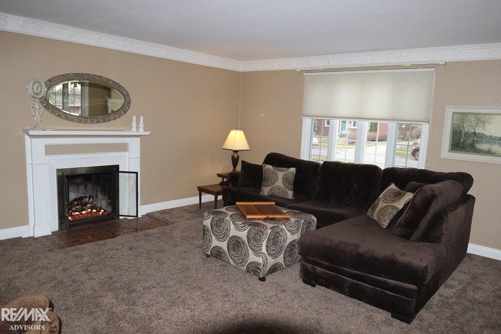 152 Riverside Drive Mount Clemens, MI 48043 - Photo 9 of 28 50030648-8.JPG
