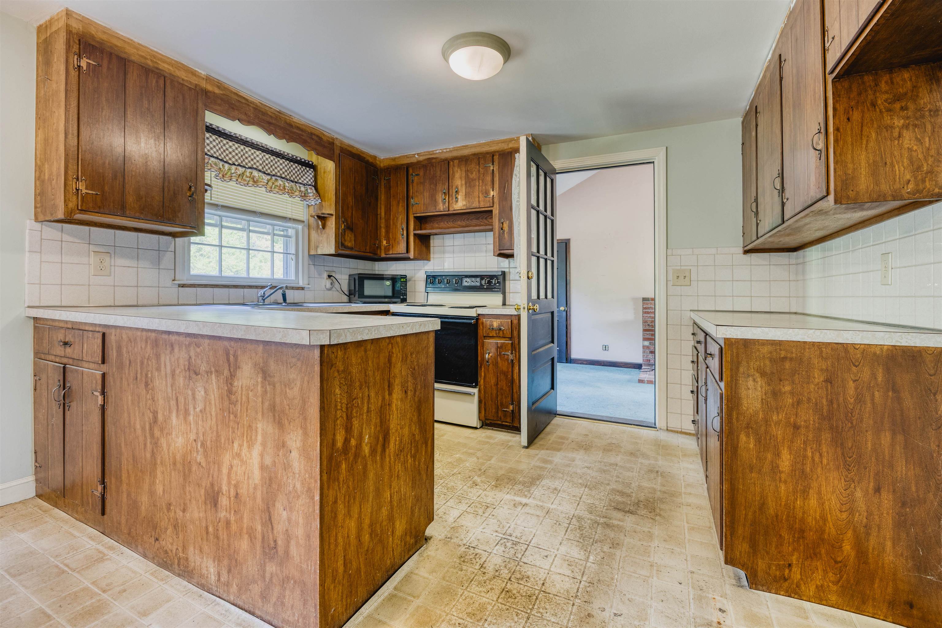 95 Gilcreast Road Londonderry, NH 03053 - Photo 4 of 42