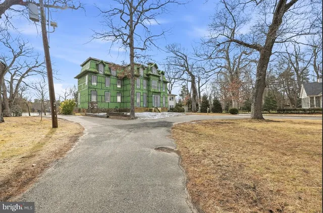 a view of road with yard