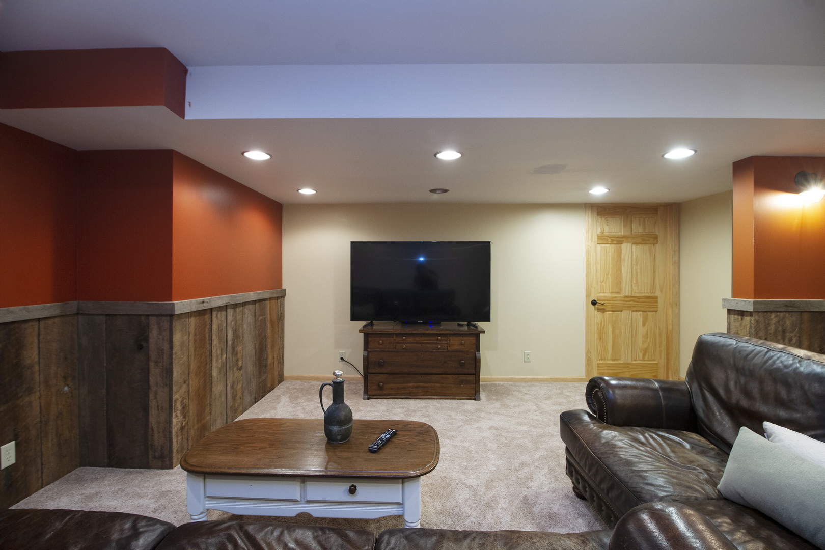 3741 East Chestnut Street Kankakee, IL 60901 - Photo 19 of 44 a living room with furniture and a flat screen tv