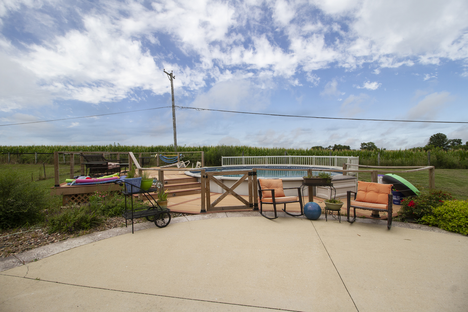 3741 East Chestnut Street Kankakee, IL 60901 - Photo 23 of 44 a view of a terrace with sitting area