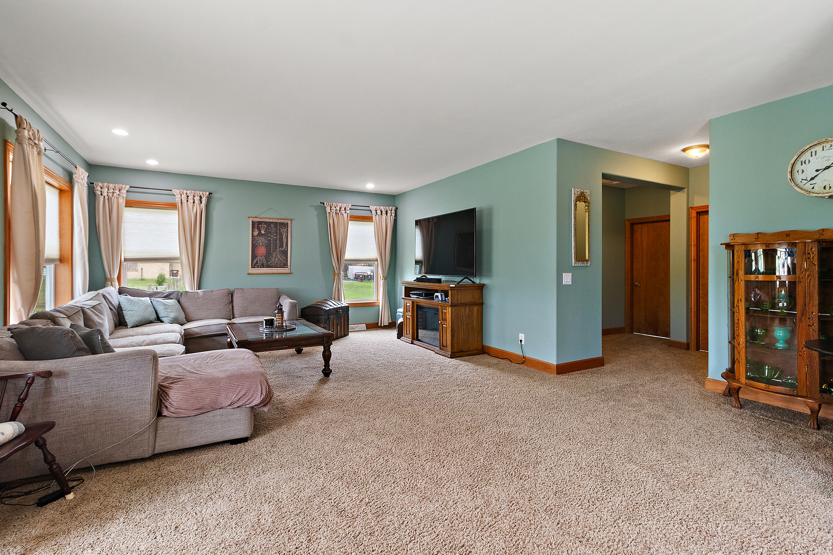 3741 East Chestnut Street Kankakee, IL 60901 - Photo 10 of 44 a living room with furniture and a flat screen tv