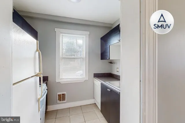 a view of kitchen with washer and dryer