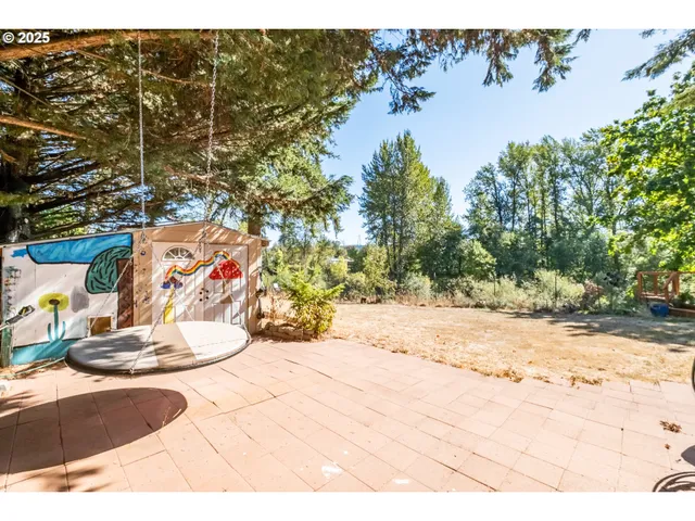 a view of a outdoor space