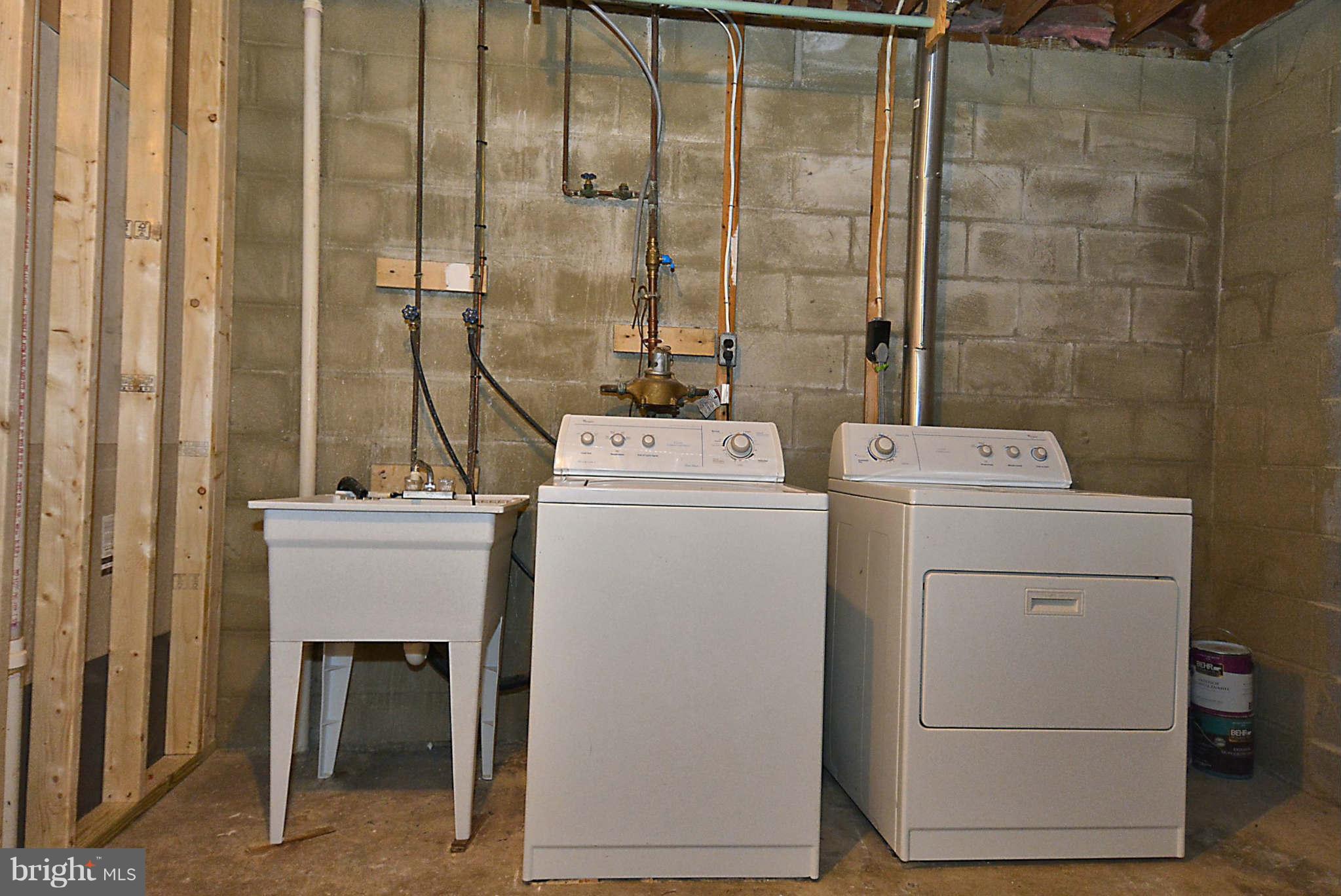 11457 Encore Drive Silver Spring, MD 20901 - Photo 23 of 27 a utility room with dryer and washer