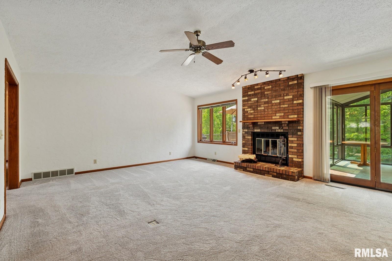 5495 White Post Road Bettendorf, IA 52722 - Photo 11 of 42