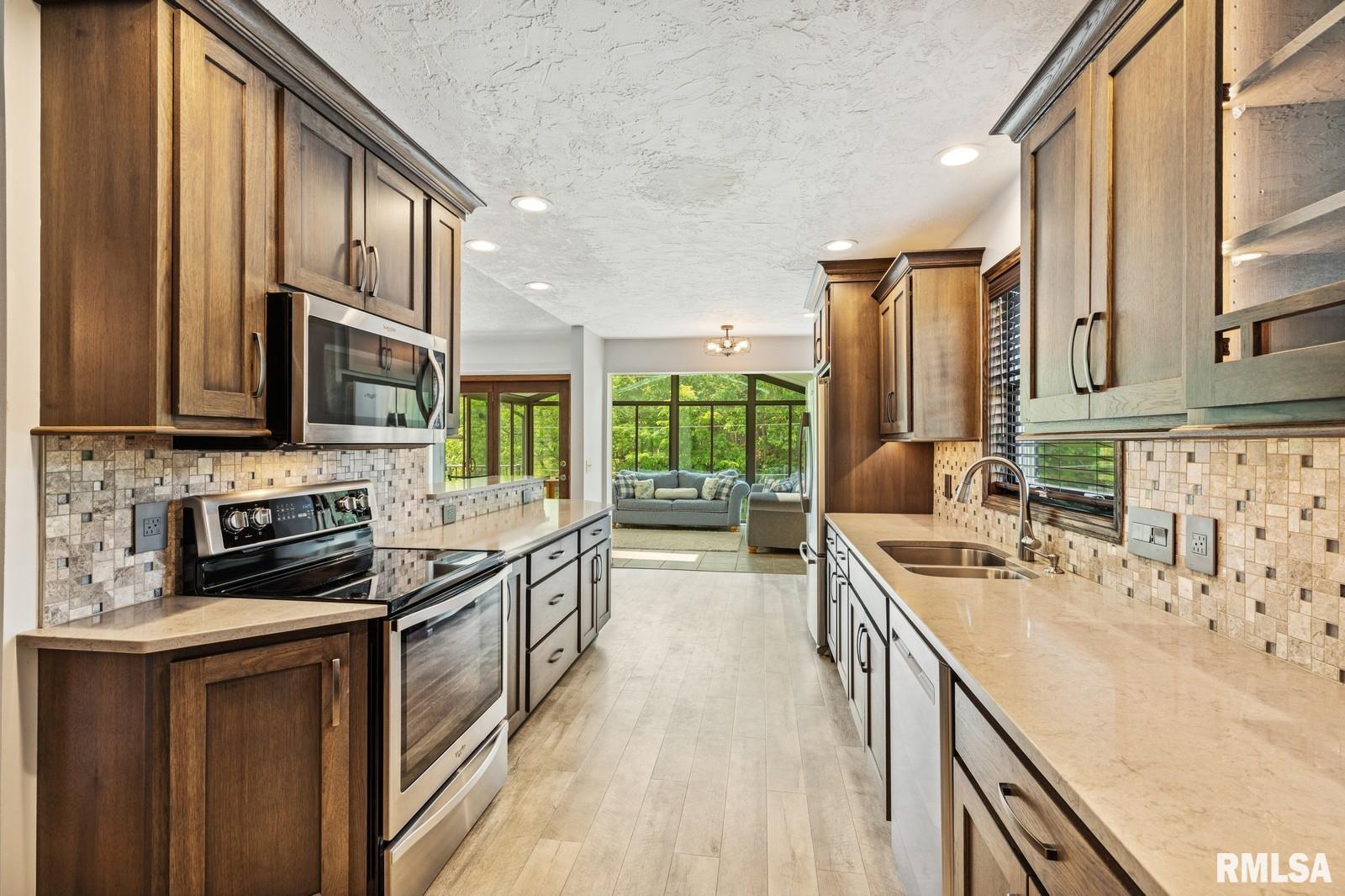 5495 White Post Road Bettendorf, IA 52722 - Photo 15 of 42