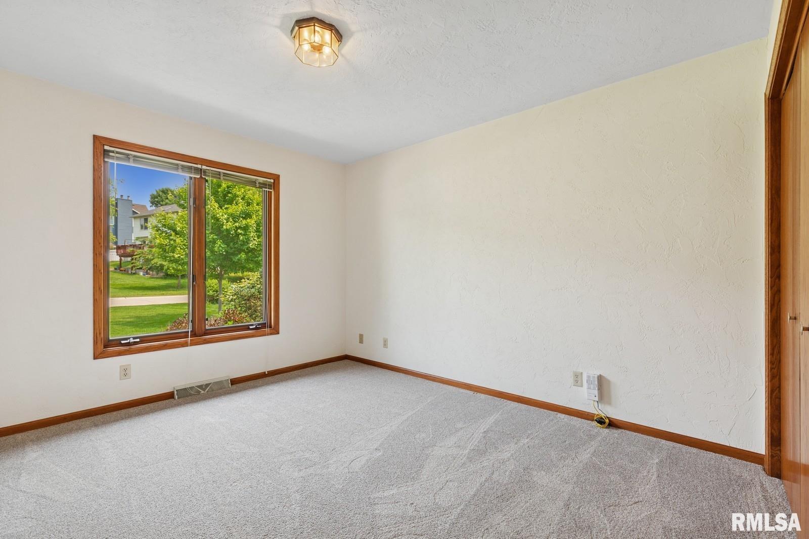 5495 White Post Road Bettendorf, IA 52722 - Photo 28 of 42