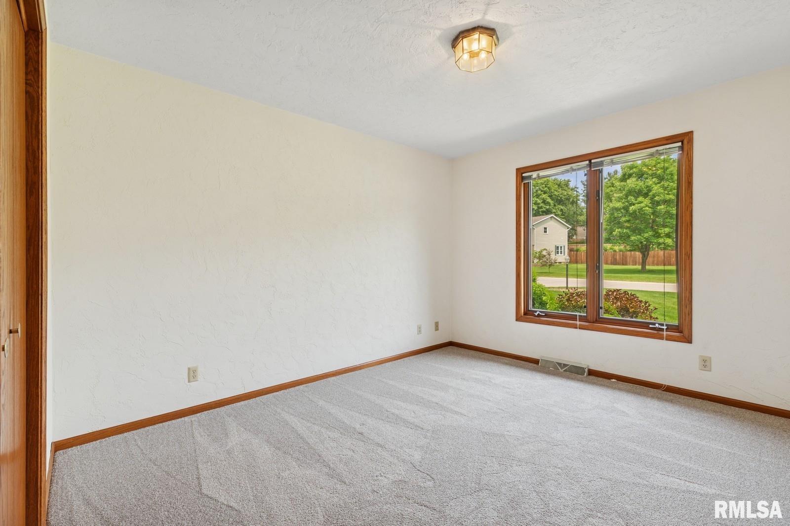 5495 White Post Road Bettendorf, IA 52722 - Photo 29 of 42