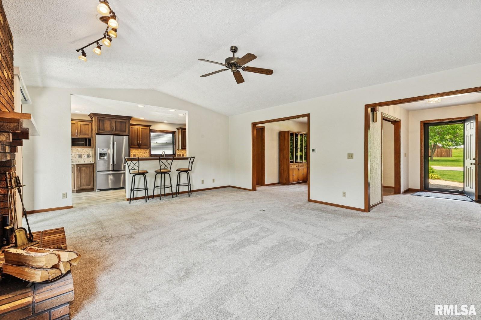 5495 White Post Road Bettendorf, IA 52722 - Photo 9 of 42