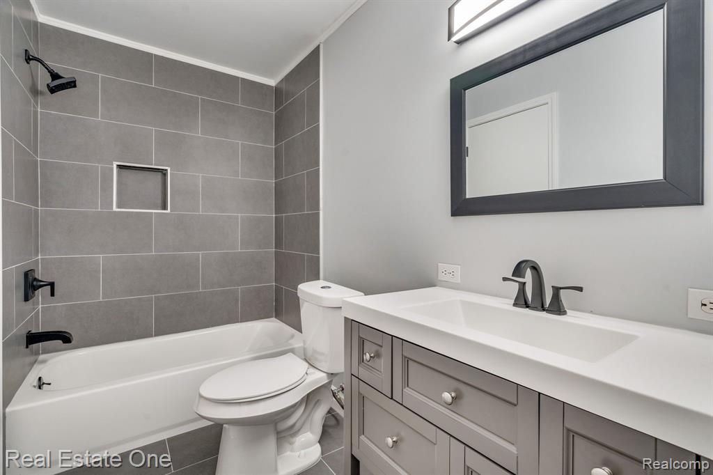 727 Hidden Ridge Drive Troy, MI 48083 - Photo 22 of 36