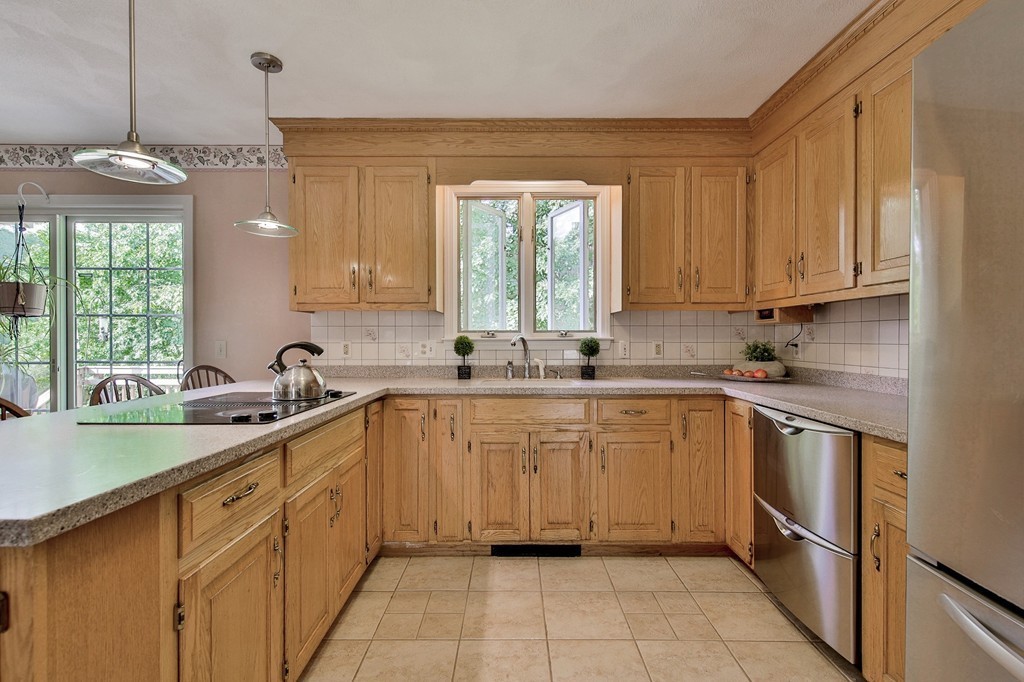 9 Jessica Circle Reading, MA 01867 - Photo 7 of 30 Gallery Image 7