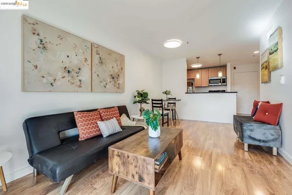 $308,000 | 6400 Christie Avenue, Unit 5209, Emeryville, CA 94608