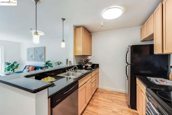 $308,000 | 6400 Christie Avenue, Unit 5209, Emeryville, CA 94608