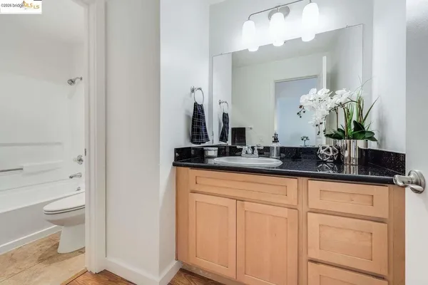 $308,000 | 6400 Christie Avenue, Unit 5209, Emeryville, CA 94608