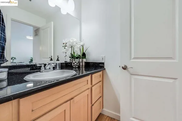 $308,000 | 6400 Christie Avenue, Unit 5209, Emeryville, CA 94608