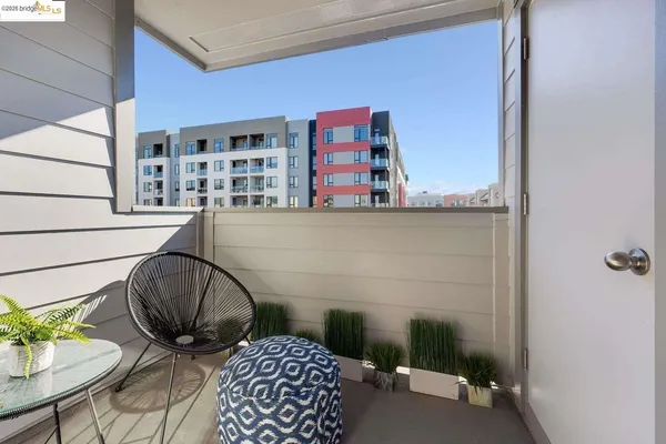 $308,000 | 6400 Christie Avenue, Unit 5209, Emeryville, CA 94608