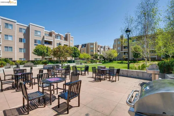 $308,000 | 6400 Christie Avenue, Unit 5209, Emeryville, CA 94608