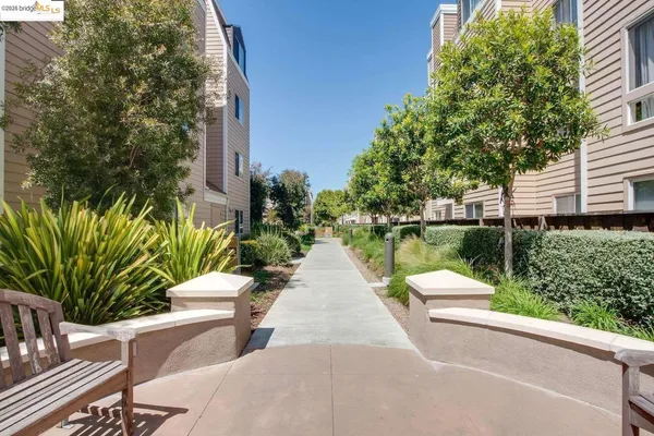 $308,000 | 6400 Christie Avenue, Unit 5209, Emeryville, CA 94608