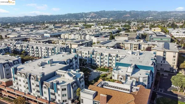 $308,000 | 6400 Christie Avenue, Unit 5209, Emeryville, CA 94608