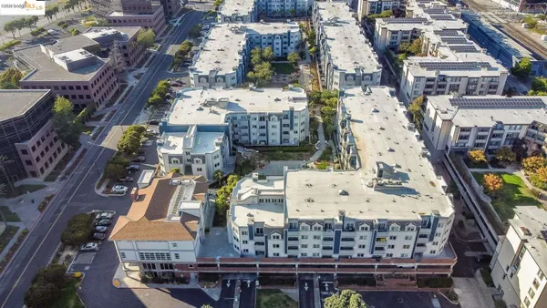 $308,000 | 6400 Christie Avenue, Unit 5209, Emeryville, CA 94608