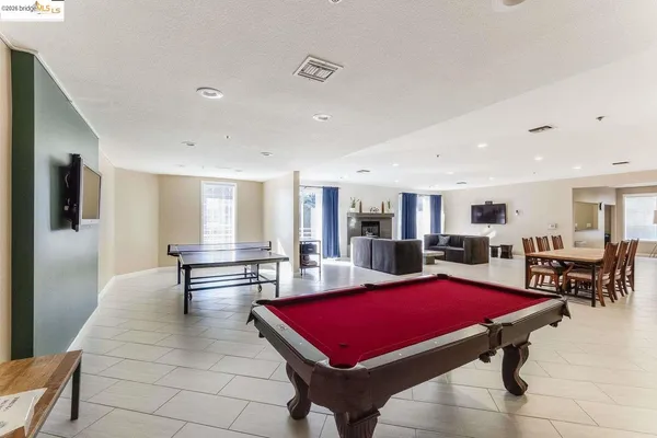 $308,000 | 6400 Christie Avenue, Unit 5209, Emeryville, CA 94608