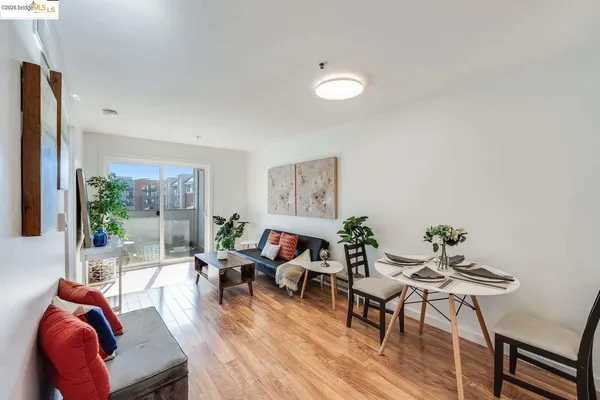 $308,000 | 6400 Christie Avenue, Unit 5209, Emeryville, CA 94608