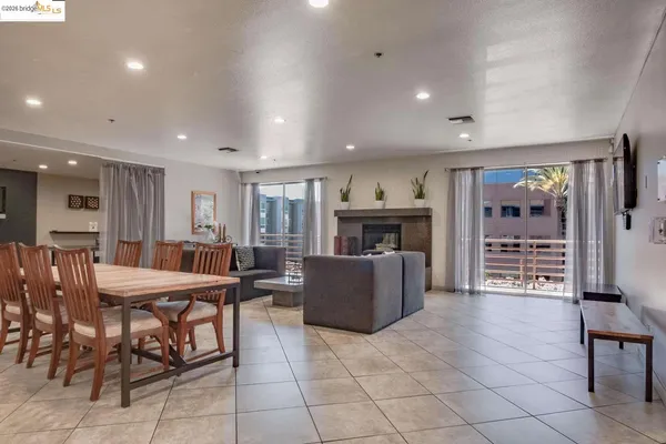 $308,000 | 6400 Christie Avenue, Unit 5209, Emeryville, CA 94608