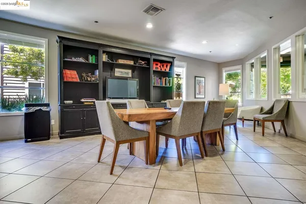 $308,000 | 6400 Christie Avenue, Unit 5209, Emeryville, CA 94608