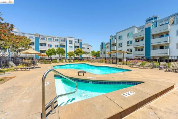 $308,000 | 6400 Christie Avenue, Unit 5209, Emeryville, CA 94608