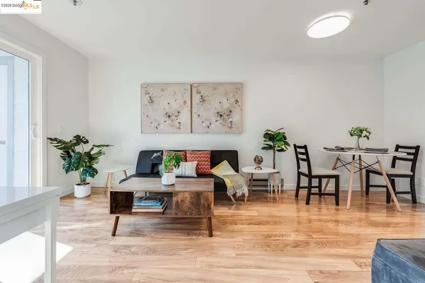 $308,000 | 6400 Christie Avenue, Unit 5209, Emeryville, CA 94608