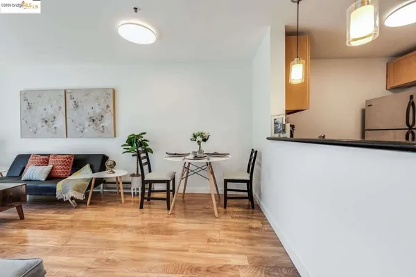 $308,000 | 6400 Christie Avenue, Unit 5209, Emeryville, CA 94608