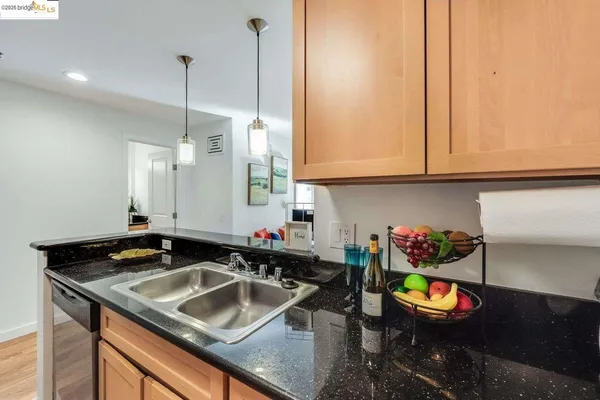 $308,000 | 6400 Christie Avenue, Unit 5209, Emeryville, CA 94608