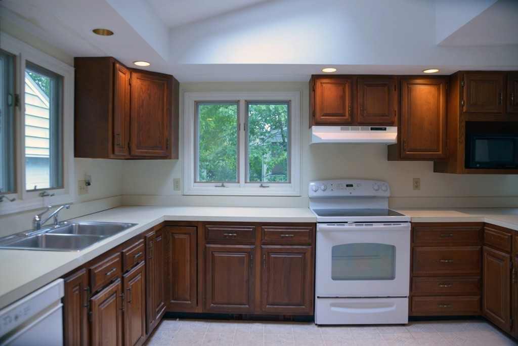 41 Pine Plain Road Wellesley, MA 02481 - Photo 6 of 7