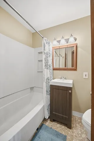 $1,550 | 658 Main Street, Unit 2, West Springfield, MA 01089