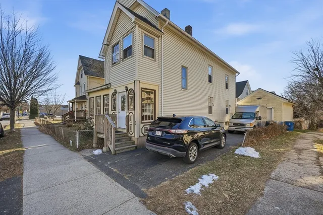 $1,550 | 658 Main Street, Unit 2, West Springfield, MA 01089