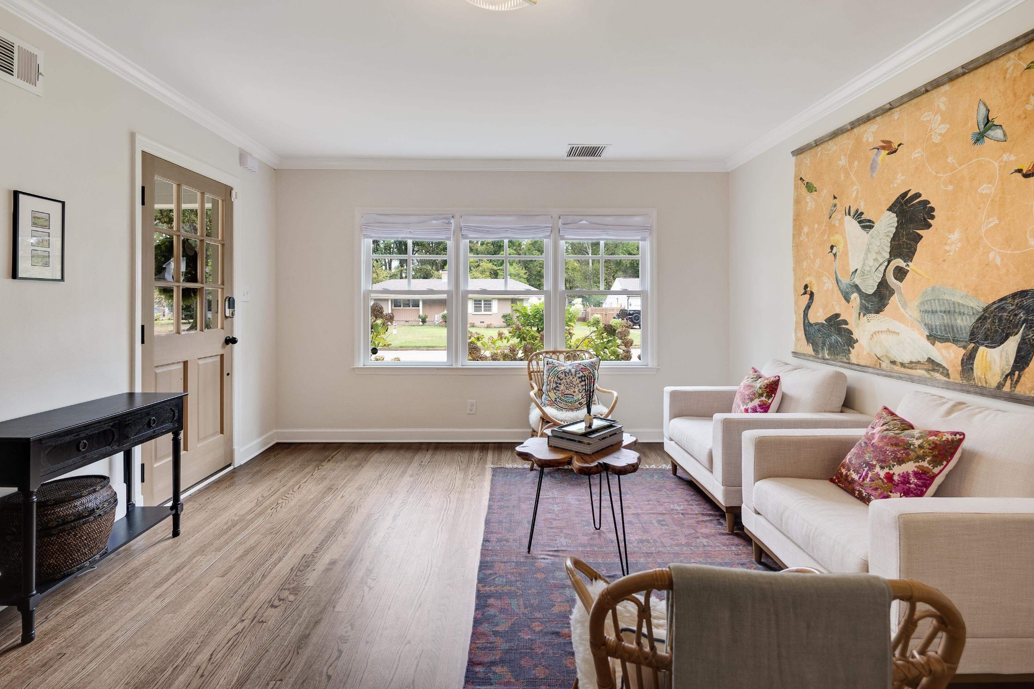 267 Barry Road Memphis, TN 38117 - Photo 5 of 40 a living room with furniture and wooden floor