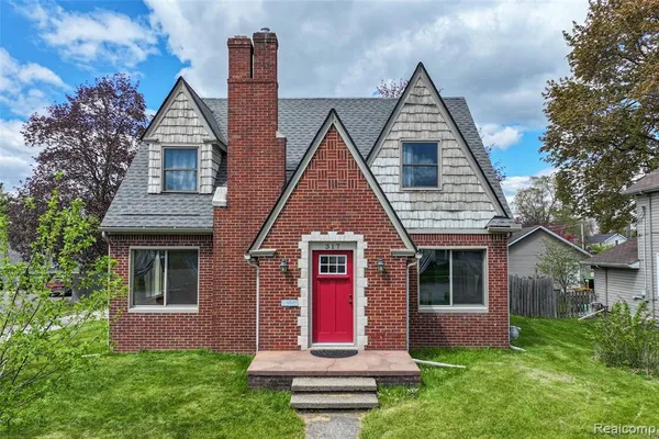 $269,900 | 317 East Grand River Road, Fowlerville, MI 48836
