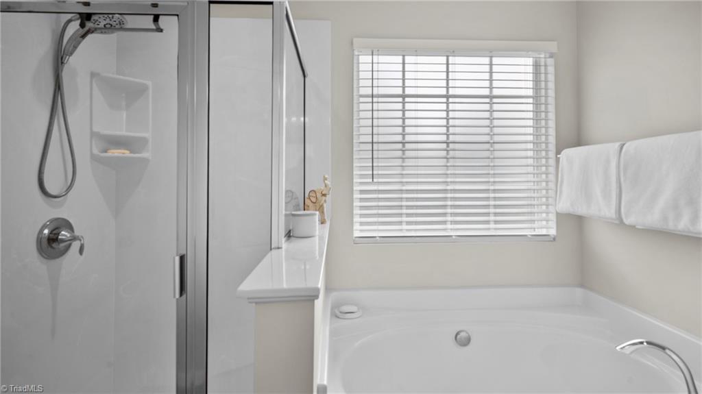 2050 Sinclair Trace Burlington, NC 27215 - Photo 15 of 16 Bathtub/shower combo
